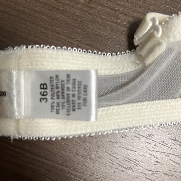 Cream colored bra - Picture 3 of 5